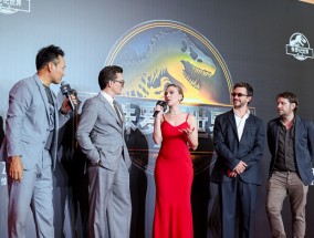 【专访】《侏罗纪世界》导演爱德华斯：《哥斯拉》更像飓风，而《侏罗纪》是连环杀手