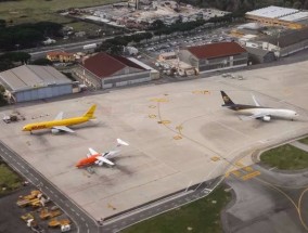 控制塔火灾导致机场关闭，欧洲全国罢工，导致欧洲旅行混乱