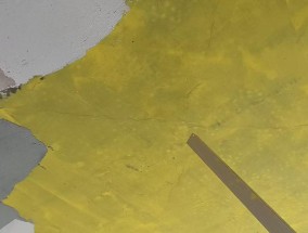 装修新房发现天花板有裂缝，业主不满物业开发商修缮方案，律师建议这样维权